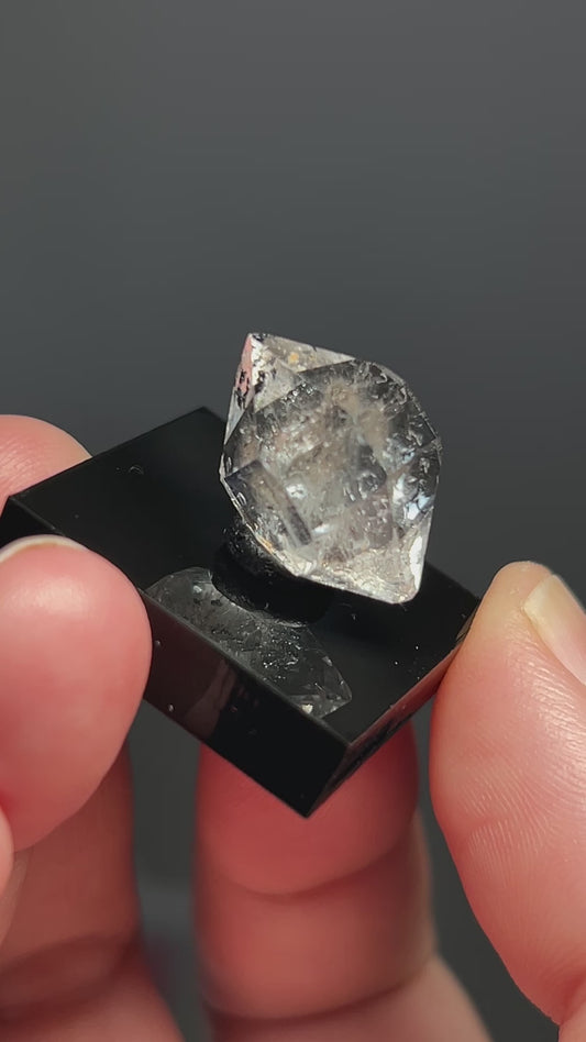 HERKIMER DIAMOND QUARTZ GEM WITH ANTHRAXOLITE INCLUSION