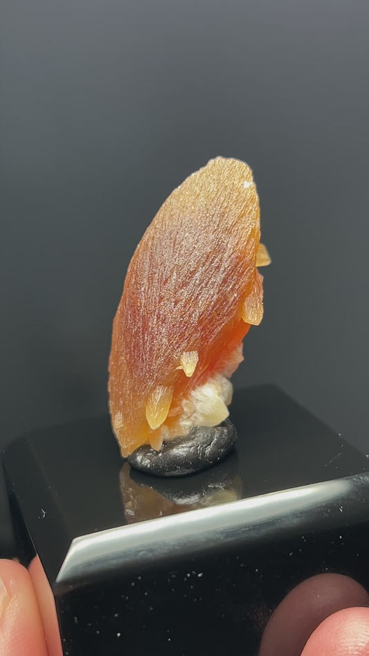 " ORANGE PEEL " CALCITE AND MORDENITE