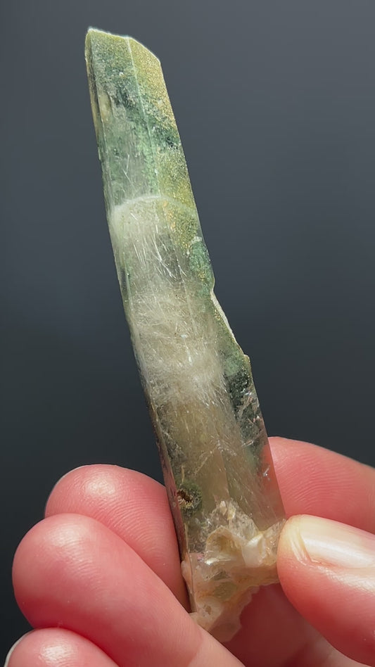 BENT QUARTZ WITH ACTINOLITE AND CHLORITE